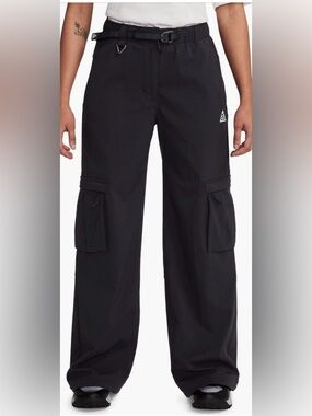 Black Wide-Leg Cargo Pants with Belt 
Size large